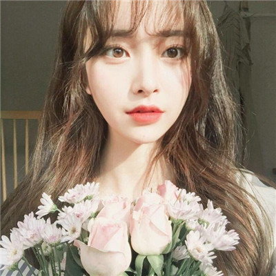 最新版2022女生唯美捧花头像 许我一笔一墨绘你倾城容颜