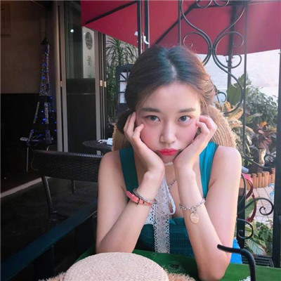 2022最火微信头像女甜美唯美 除了先生的美貌不接受任何贿赂