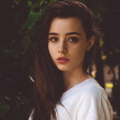 2022成熟高冷有气质的欧美女生头像 与其更好不如不同