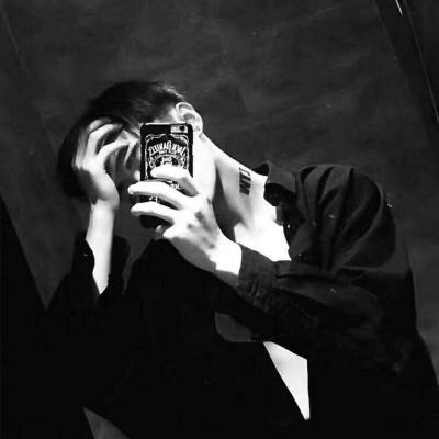 2022霸气超拽超有范的男生黑白头像 期待是所有心痛的根源