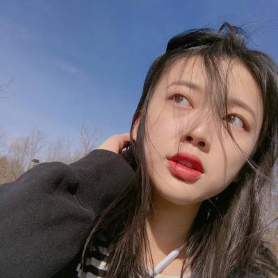 微信小清新的美女头像好看的 别跟堕落的人比堕落