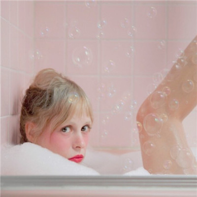 2022最新微信空间头像女欧美原宿风 听别人的故事流自己的泪