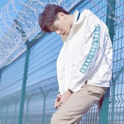 2022最流行的头像男生骚气头像 我跟你撒个谎吧我不喜欢你