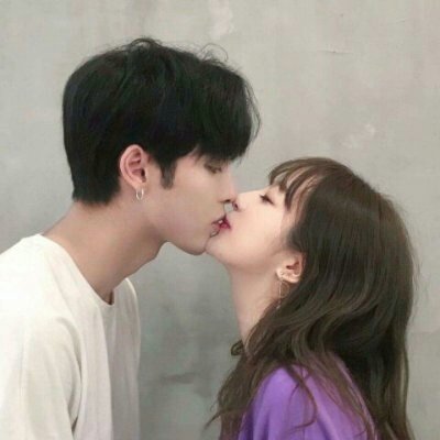 秀恩爱幸福情侣微信头像一对两张2022 我不打算爱了爱里面全是难过