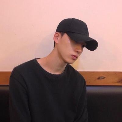 微信头像男生伤感霸气2022最新版 挣不脱以前怕极了以后