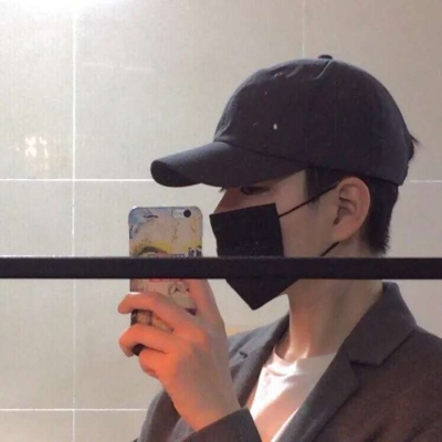 00后手机控男生头像超拽 令人崩溃的夜晚又来了