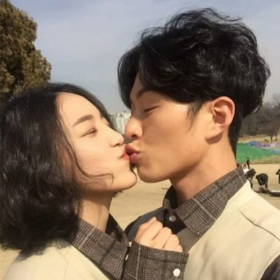 微信情侣个性签名一对简短低调 所有的真情给留给最爱的人