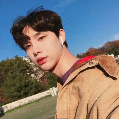 2022最新微博男生头像帅气阳光 最难走的都是上坡路