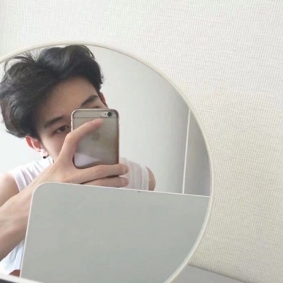 2022帅气男生头像手机控超拽 我穷的只剩下钱了