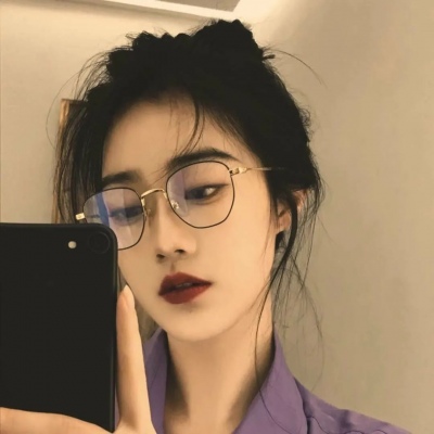 微信女生头像高冷御姐范 可以为爱勇敢但不能为爱糊涂