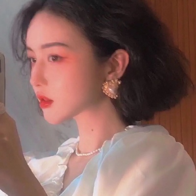 最热港风好看的女生微信头像 心怀明朗会有温柔的东西主动靠近