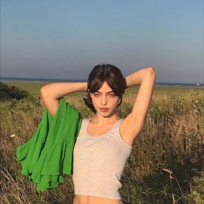 超霸气的欧美风女生微信头像 对你很好很好的人还在你身边