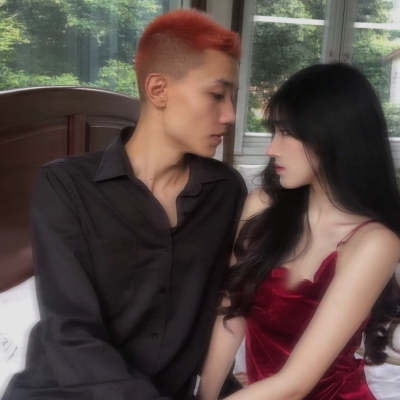 真人又很有意思的情侣双人高级头像 生活还是要有个喜欢的人才有意思