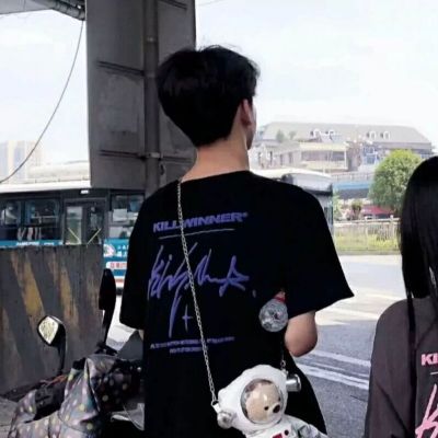 好看的微信情侣头像一左一右 幼稚的话少说免得太可爱