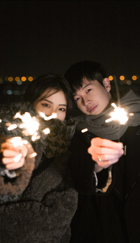 2023超级甜的情侣壁纸抖音最新 吃进嘴里的苦瓜都因为你们甜起来了