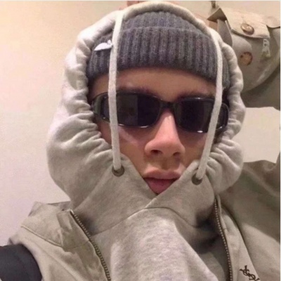 2023好看的不易撞双人情侣头像一人一张 有人为了和你相遇正在错过别人