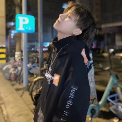 2023很酷痞帅的男生头像真人 于是我们相爱手心湿的像海