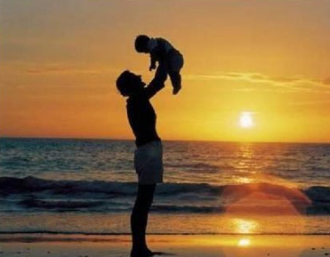 父亲节晒爸爸年轻照片文案 父亲节晒自己跟爸爸合照的简短句子