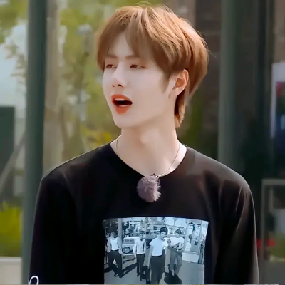 很惊艳的很好看的男生真人微信头像 自己要学会咽下所有的失望和遗憾