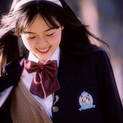 秋季很有氛围感的女生微信头像 把今天过好不让遗憾来打扰