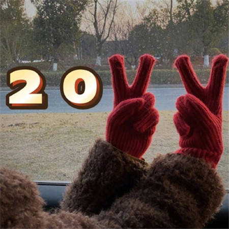 2023迎接春节唯美喜庆的图片 一如既往是除夕街头放飞理想的有志青年