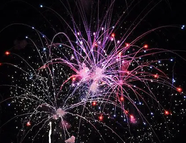 2023新年放烟花的开心说说 春节晚上放烟花的搞笑句子