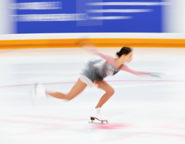 第一次滑冰很快乐的句子 滑冰刺激开心的短句