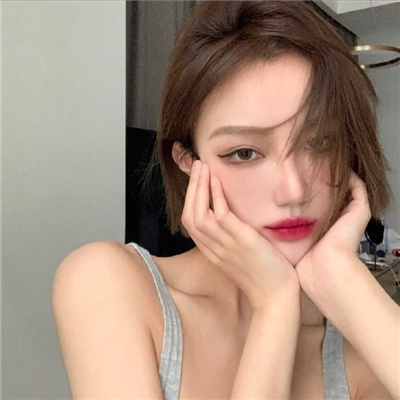 酷到没边的女头真人好看 很迷人的酷酷女头