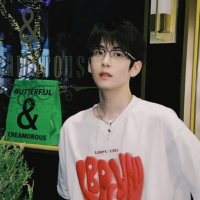 很精神又很好看的男生头像真人 2023全新成熟的魅力男头合集