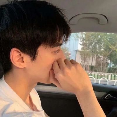 气质很独特的男生头像2023 你事事都顾及别人早晚你会累坏自己