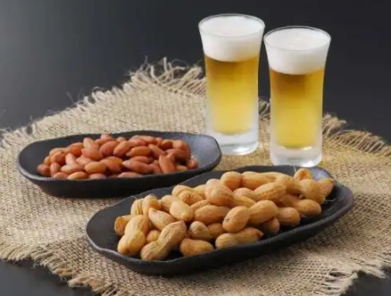 花生米陪酒伤感句子 一盘花生米一杯酒的说说 花生米陪酒伤感句子 一盘花生米一杯酒的说说