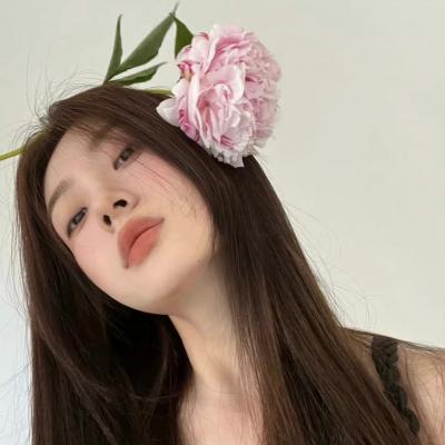 温柔系女生微信头像真人又个性 总之岁月漫长然而值得等待