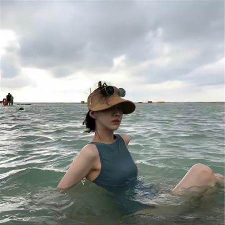 2023很有氛围感很绝的美女图片 今天很好希望明天也是