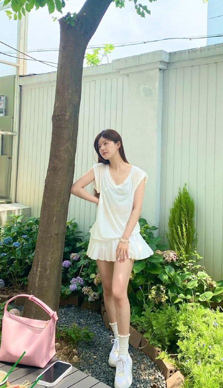 2023甜美赵露思壁纸高清可爱 去发光而不是被照亮