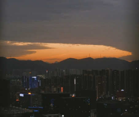 一个人走在夜里害怕的说说 一个人怕黑的伤感说说 一个人走在夜里害怕的说说 一个人怕黑的伤感说说