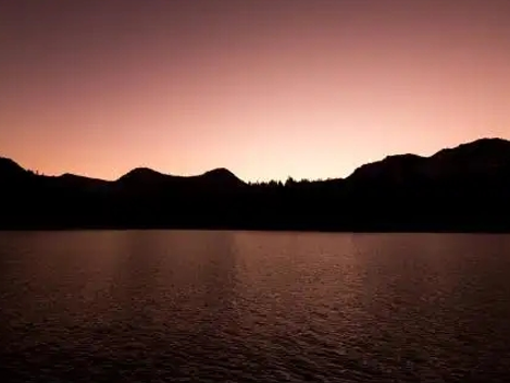 孤独的走在海边的句子 黑夜在海边的伤感说说 孤独的走在海边的句子 黑夜在海边的伤感说说