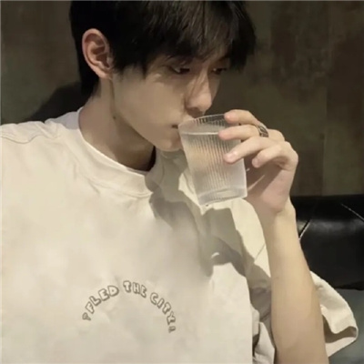 微信帅气男头高清又很成熟 时尚又稳重的男头