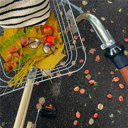 值得尝试的风格背景图简约 我每颗渺小星球全都围绕着你走