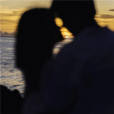 朦胧氛围感情头很甜一对 甜蜜又明显的情头