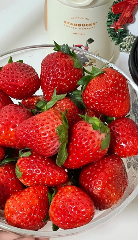 ins风格超火的草莓壁纸 很甜很温柔的草莓皮肤