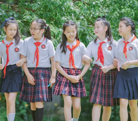 孩子小学毕业家长朋友圈文案 家长朋友圈晒小学毕业照片说说 孩子小学毕业家长朋友圈文案 家长朋友圈晒小学毕业照片说说