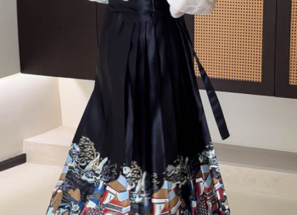 姐妹们穿马面裙的文案 总要穿一次马面裙文案 姐妹们穿马面裙的文案 总要穿一次马面裙文案