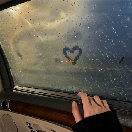 新版超爱的微信背景图 像是在末日爆炸时牵着我的手逃跑