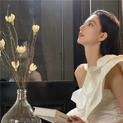 值得一用的女头新版出众 很值得称赞的小众头像