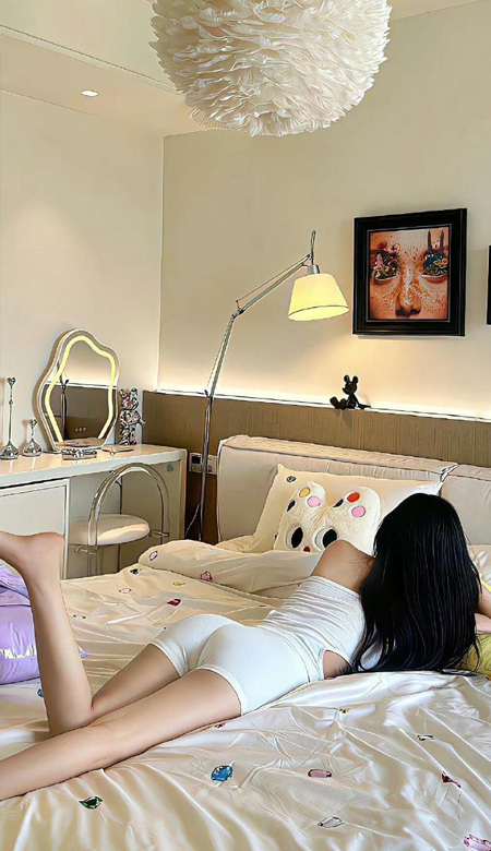 2024女孩子必备的好身材美女壁纸 一次次对一个人心动才是终极浪漫